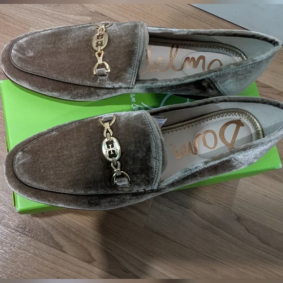 Sam Edelman New Loraine Mushroom Velvet Loafers with Gold Chain NIB 7 - Picture 2 of 4